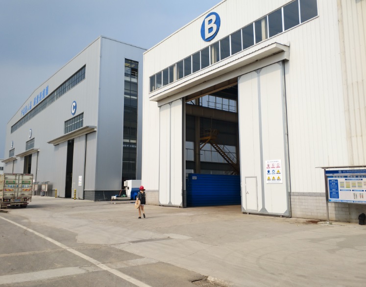 中鐵工程裝備集團(tuán)大型工業(yè)推拉門案例 - 中出網(wǎng)-智能出入口與停車充電門戶