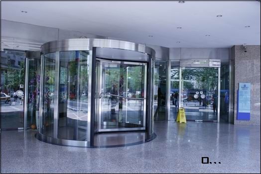 北京世貿(mào)天階旋轉(zhuǎn)門(mén)工程案例 - 中出網(wǎng)-智能出入口與停車充電門(mén)戶