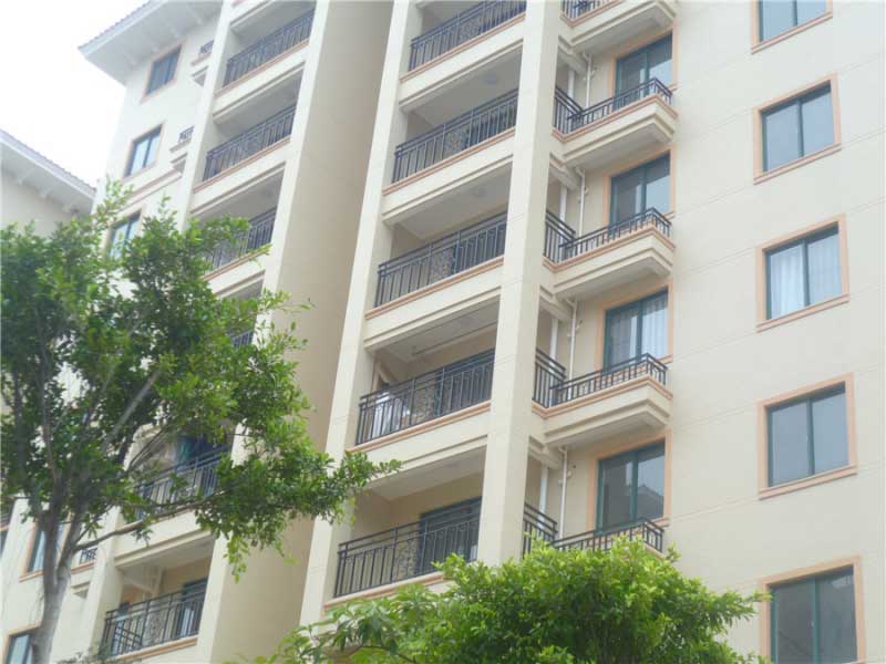 泰景花園護(hù)欄案例 - 中出網(wǎng)-智能出入口與停車(chē)充電門(mén)戶(hù)