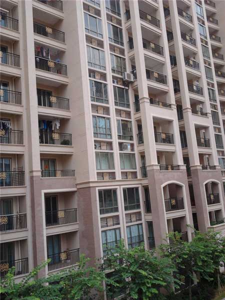 星河灣護(hù)欄案例 - 中出網(wǎng)-智能出入口與停車(chē)充電門(mén)戶