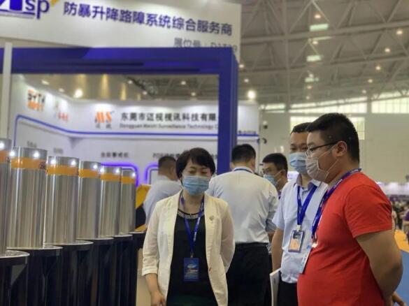 安防行業(yè)協(xié)會領(lǐng)導(dǎo)蒞臨卓奧世鵬展位