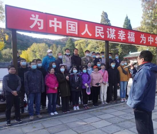 “勇攀高峰，再創(chuàng)輝煌”卓奧世鵬成立11周年登山活動(dòng)