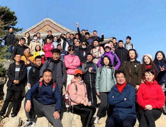 “勇攀高峰，再創(chuàng)輝煌”卓奧世鵬成立11周年登山活動(dòng)