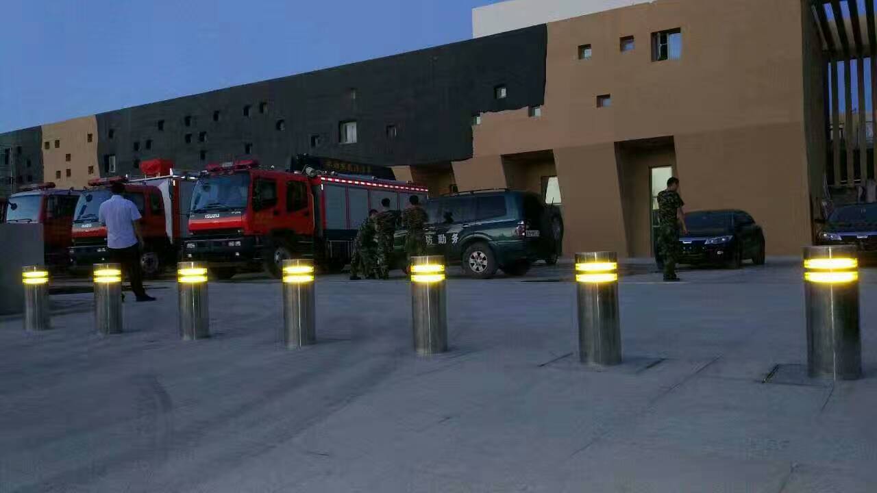 敦煌消防支隊升降柱案例 - 中出網(wǎng)-智能出入口與停車充電門戶