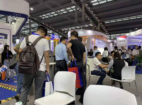 嘉賓深入了解杰田升降柱 列隊接受“審閱”超強防撞力