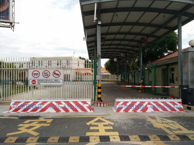 晉江機(jī)場(chǎng)路障機(jī)案例 - 中出網(wǎng)-智能出入口與停車充電門戶