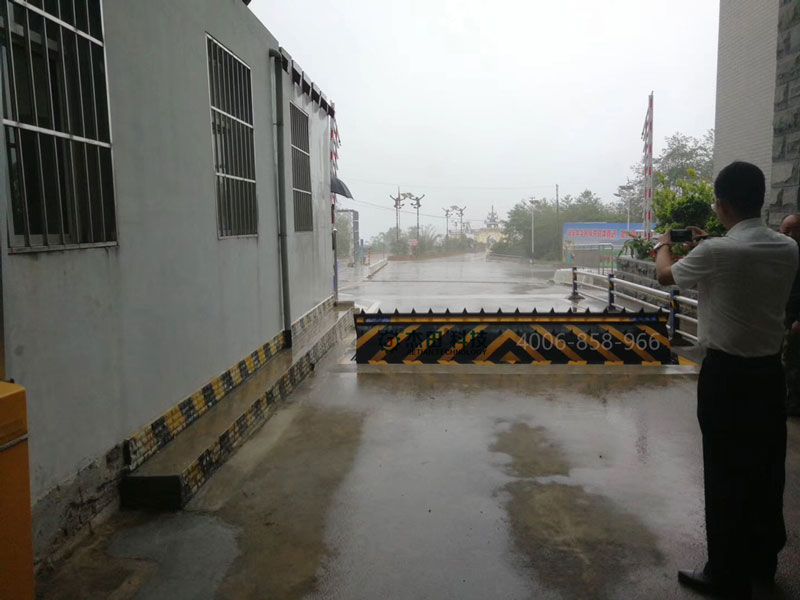 云南省臨滄市孟定口岸路障機(jī)項目 - 中出網(wǎng)-智能出入口與停車充電門戶