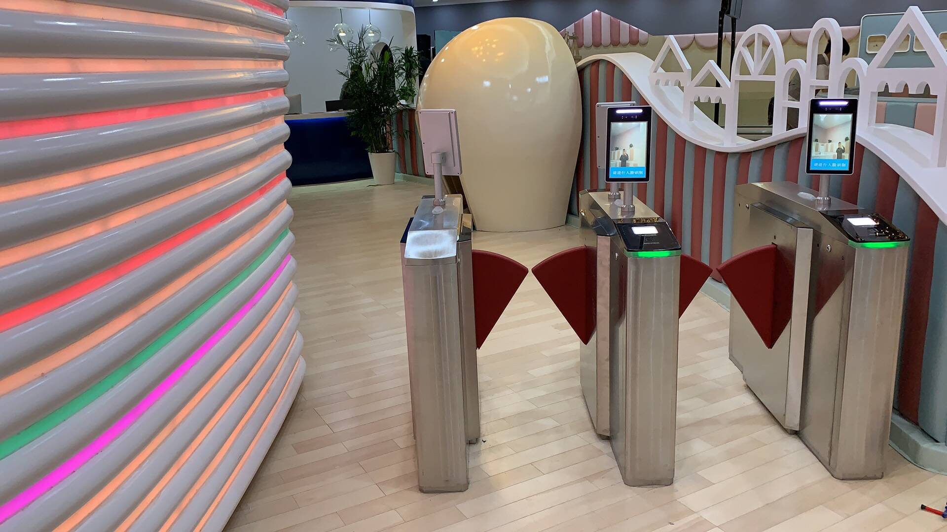 其他 - 游樂園檢票閘機