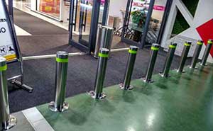 河南新田360廣場定制款可移動不銹鋼路樁案例