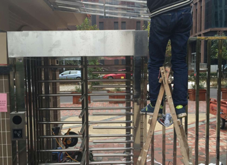 武漢小區(qū)通道閘案例 - 中出網(wǎng)-智能出入口與停車充電門戶