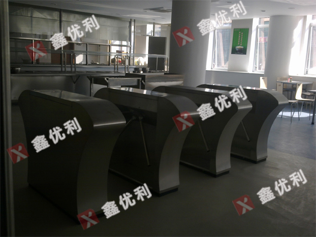 東莞電視臺(tái) 蝶形翼閘 三輥閘案例 - 中出網(wǎng)-智能出入口與停車(chē)充電門(mén)戶(hù)