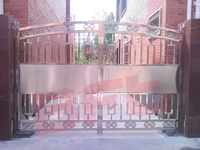 北京流星花園平開門電機(jī)案例 - 中出網(wǎng)-智能出入口與停車充電門戶