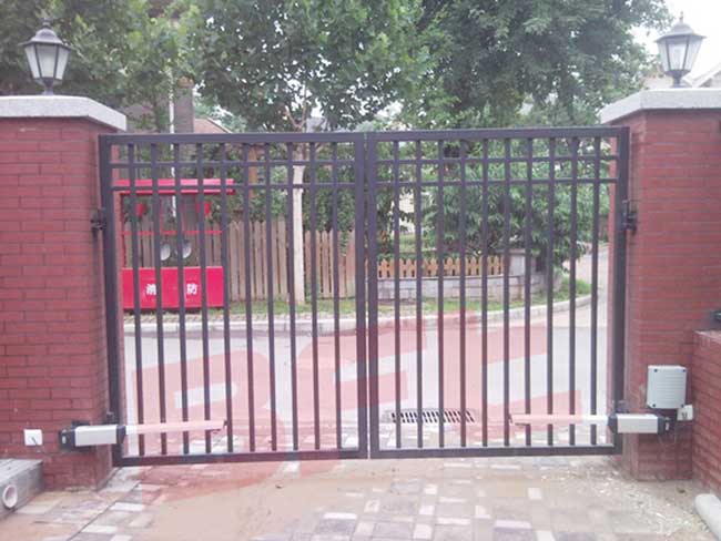 北京溫哥華森林平開(kāi)門機(jī)案例 - 中出網(wǎng)-智能出入口與停車充電門戶