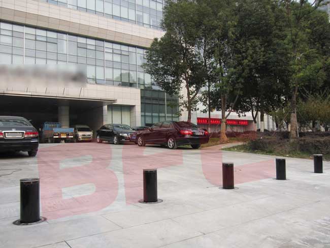 南京紫金農(nóng)商銀行升降柱案例 - 中出網(wǎng)-智能出入口與停車充電門戶