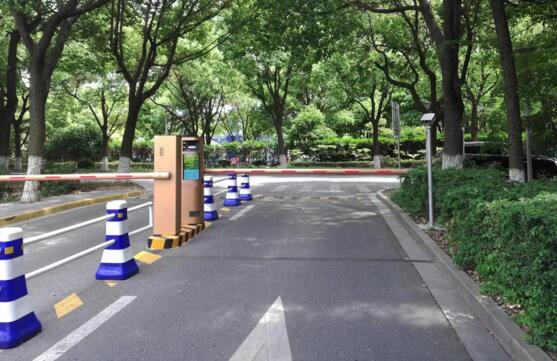 藍卡科技AI云無人化停車場