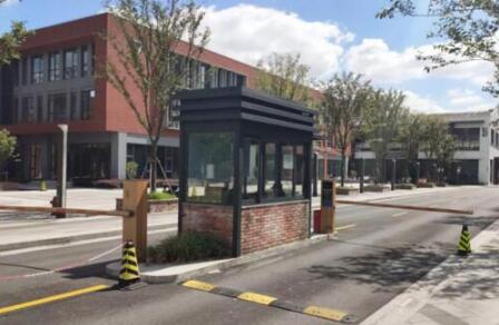 上海財經(jīng)大學啟用藍卡車牌識別道閘掃碼付一體機