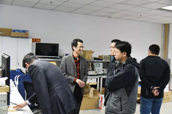 紀榮嶸教授一行參觀狄耐克研發(fā)中心