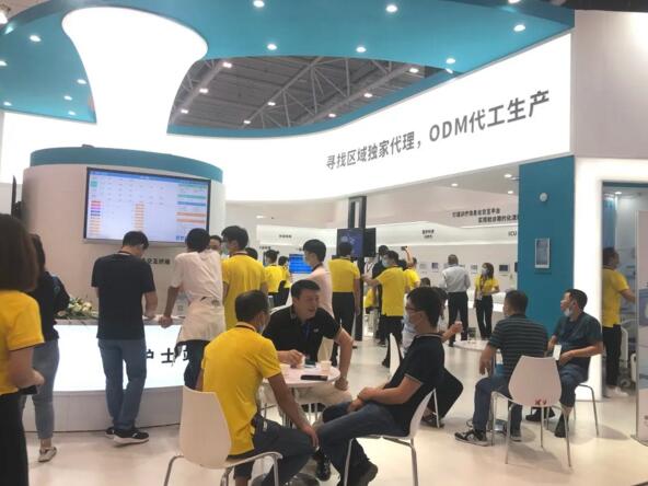 開展期間，前來(lái)狄耐克展區(qū)交流與體驗(yàn)的觀眾絡(luò)繹不絕