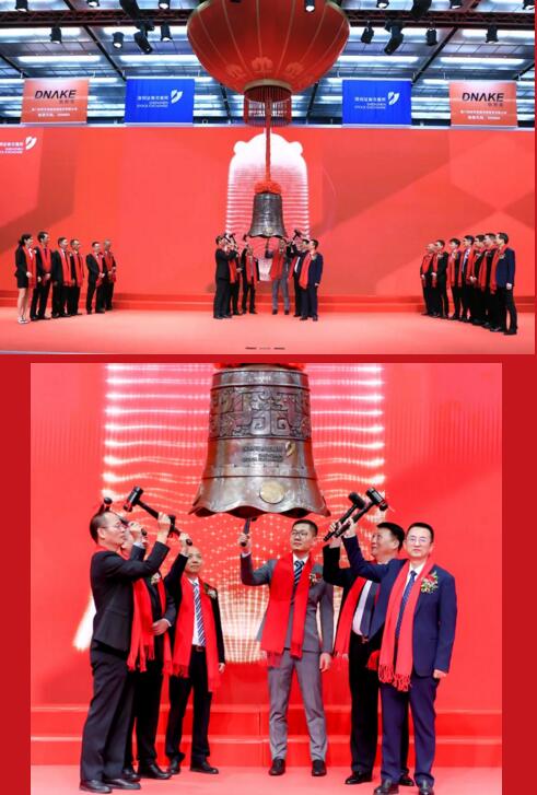 現(xiàn)場敲鐘儀式