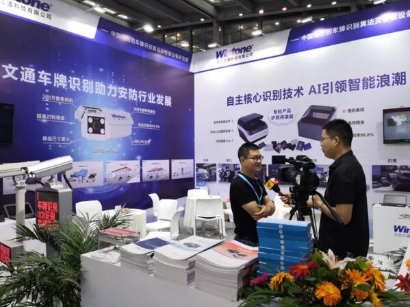 華南地區(qū)負責人譚軍先生現(xiàn)場采訪圖