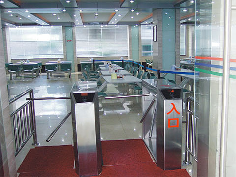 深圳市福永鎮(zhèn)政府通道閘案例 - 中出網-智能出入口與停車充電門戶