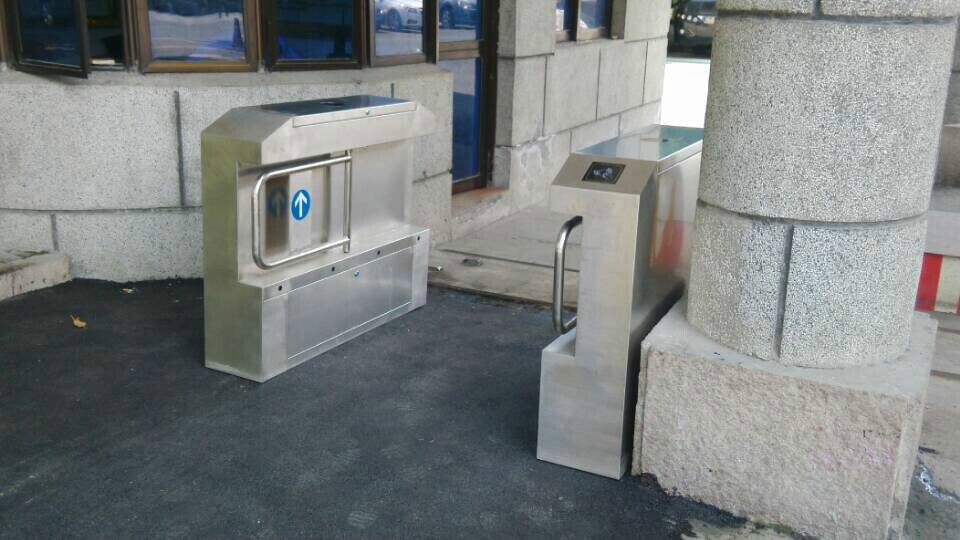 浙江溫州特警隊(duì)擺閘案例