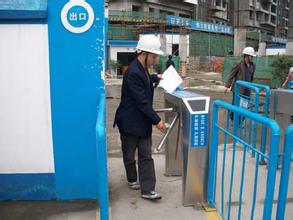 工地通道閘案例 - 中出網(wǎng)-智能出入口與停車充電門戶