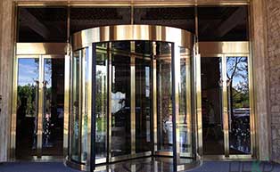 昆明華美達(dá)星耀精品酒店旋轉(zhuǎn)門(mén)工程案例 - 中出網(wǎng)-智能出入口與停車(chē)充電門(mén)戶(hù)