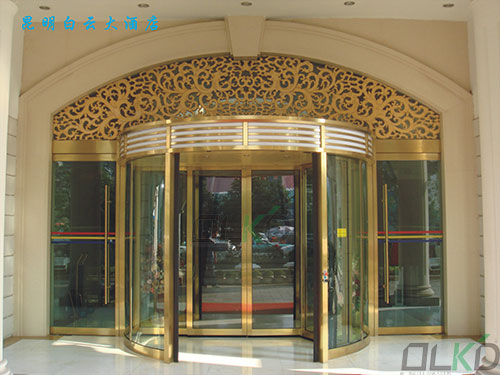 云南昆明白云大酒店旋轉(zhuǎn)門工程案例 - 中出網(wǎng)-智能出入口與停車充電門戶