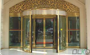 云南昆明白云大酒店旋轉(zhuǎn)門(mén)工程案例 - 中出網(wǎng)-智能出入口與停車(chē)充電門(mén)戶(hù)