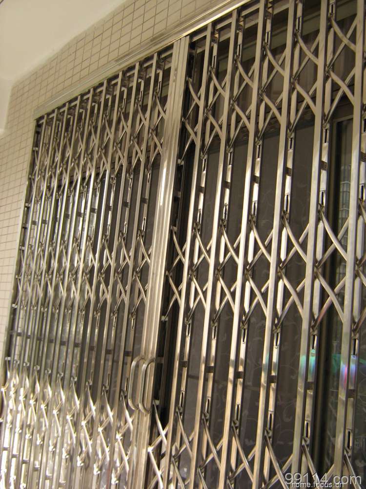 禪城區(qū)魁奇路段拉閘門工程案例 - 中出網(wǎng)-智能出入口與停車充電門戶