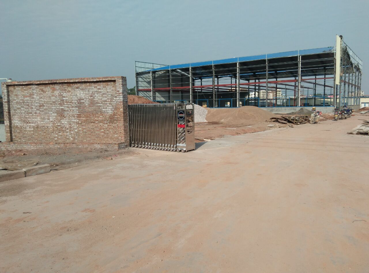 信豐東信化工不銹鋼伸縮門案例 - 中出網(wǎng)-智能出入口與停車充電門戶