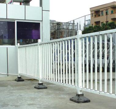 道路護欄 - 道路護欄