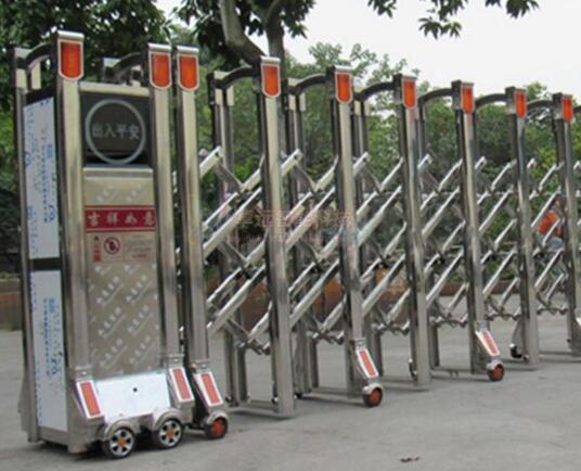 石家莊出安智能伸縮門讓石家莊文化傳媒學校顯得更有個性