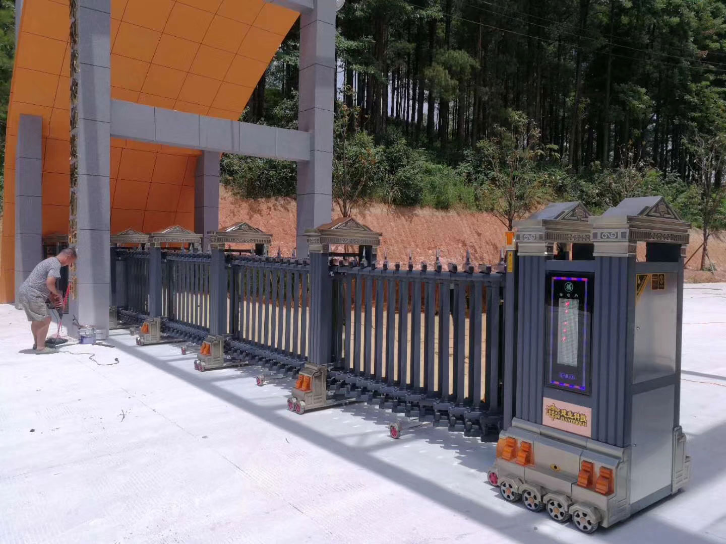 金碧輝煌工程案例 - 中出網(wǎng)-智能出入口與停車充電門戶