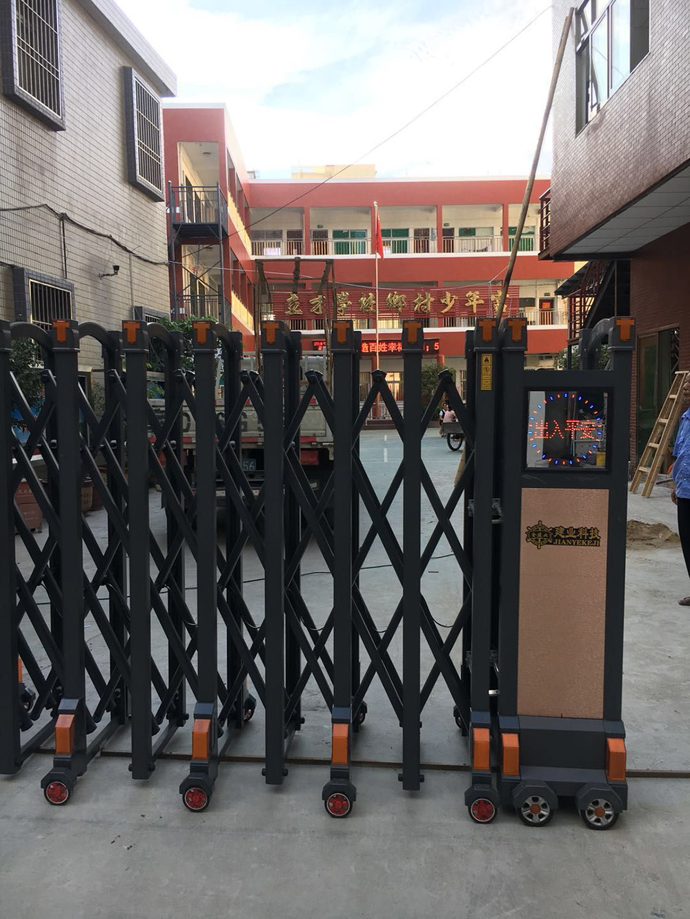 步步高系列案例 - 中出網(wǎng)-智能出入口與停車充電門戶