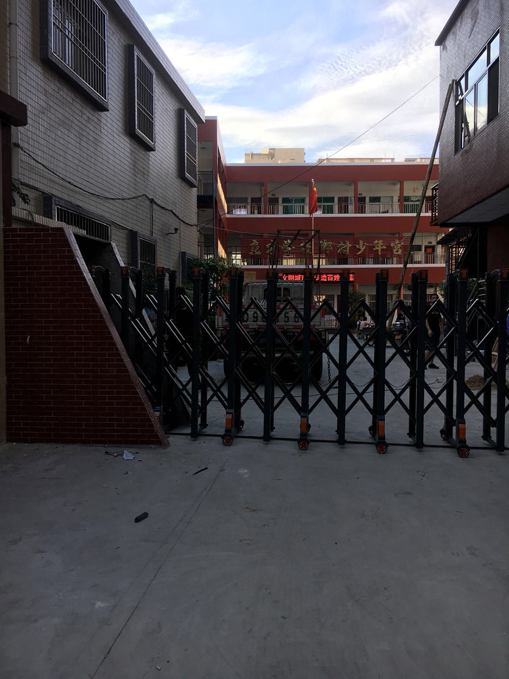 步步高系列案例 - 中出網(wǎng)-智能出入口與停車充電門戶