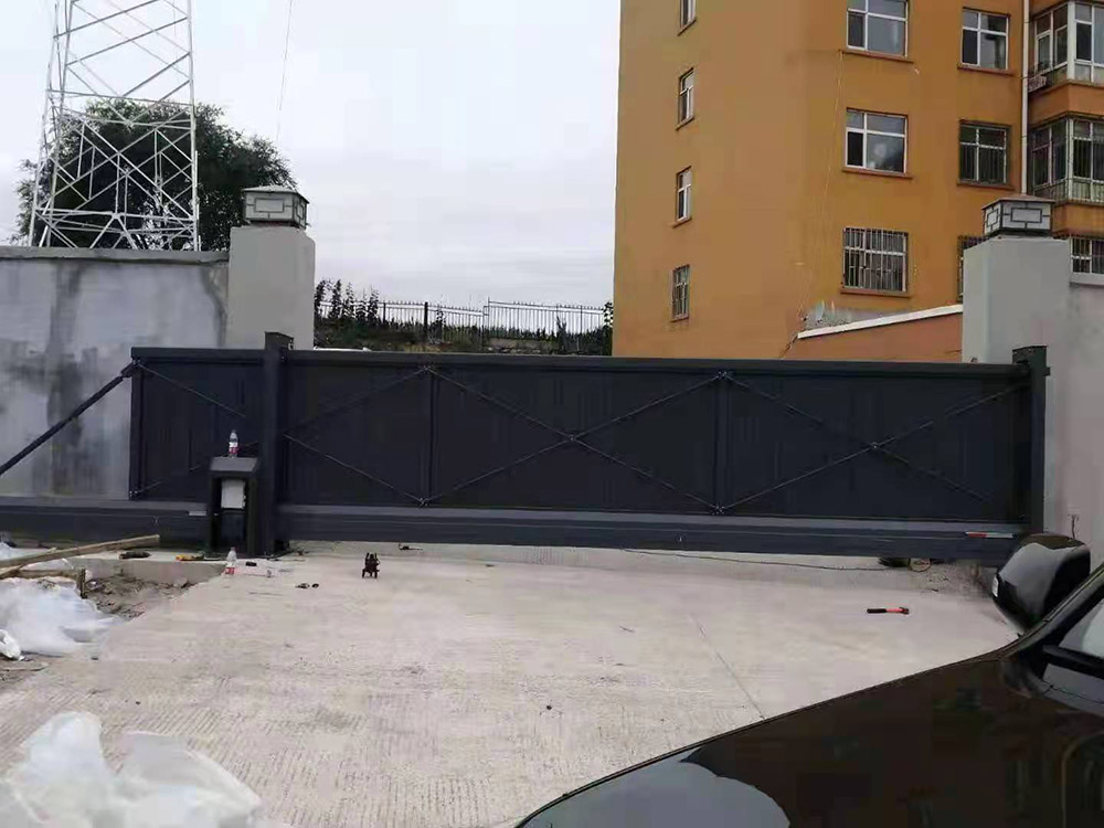 懸浮門系列案例 - 中出網-智能出入口與停車充電門戶