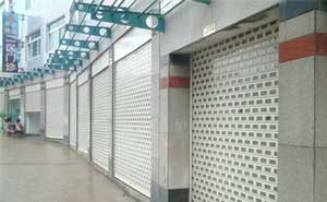 瀏陽步行街商鋪卷簾門案例 - 中出網-智能出入口與停車充電門戶