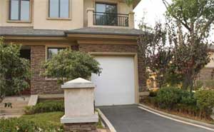 武漢保利地產車庫卷簾門案例 - 中出網-智能出入口與停車充電門戶