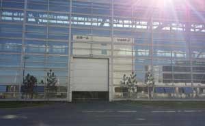 西北重工工業(yè)提升門案例 - 中出網-智能出入口與停車充電門戶