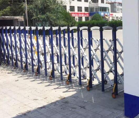 保定出安智能伸縮門安裝在直隸新城大門口