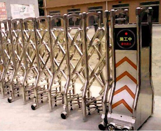 保定出安智能電動(dòng)伸縮門點(diǎn)綴保定樂凱新材料股份有限公司