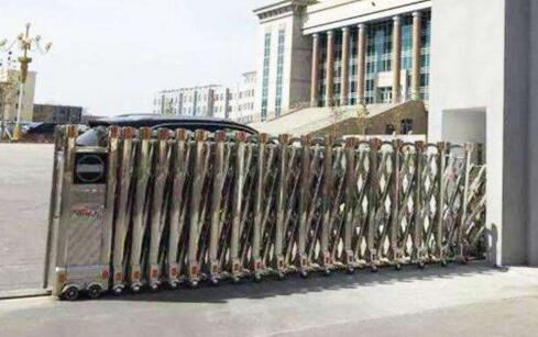 保定出安智能伸縮門成功落地保定外國語高級中學(xué)