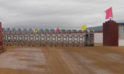 保定出安智能電動(dòng)伸縮門閃亮在保定建設(shè)工程監(jiān)理有限公司大門口