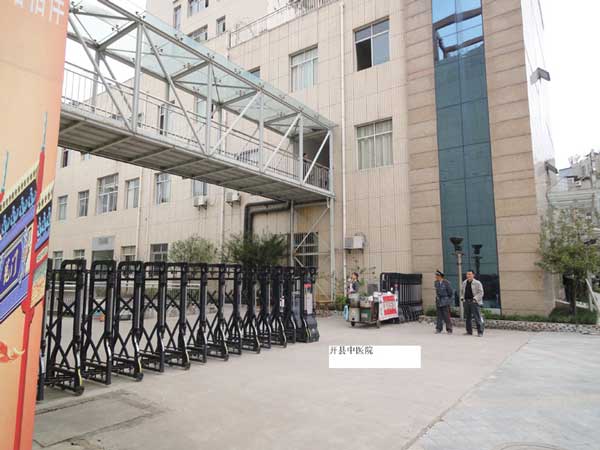 重慶出安智能伸縮門進(jìn)駐重慶開(kāi)縣中醫(yī)院