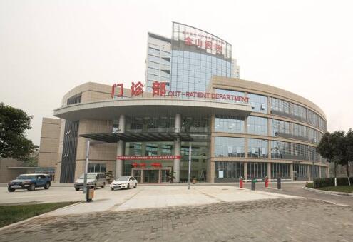 重慶出安智能道閘為重慶醫(yī)科大學(xué)附屬第一醫(yī)院提供保駕護航