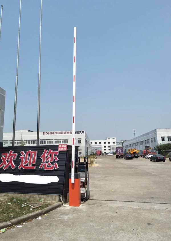 喜迎寧波出安智能道閘進(jìn)駐寧波輕紡城股份有限公司