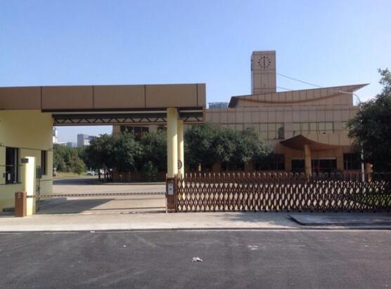 寧波出安智能伸縮門入駐生方美麗華電器大門口