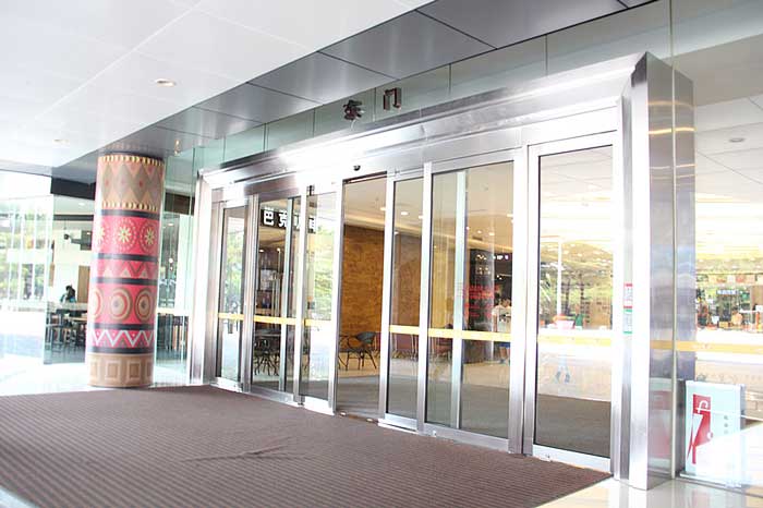 廣州奧園廣場(chǎng)自動(dòng)門工程案例 - 中出網(wǎng)-智能出入口與停車充電門戶